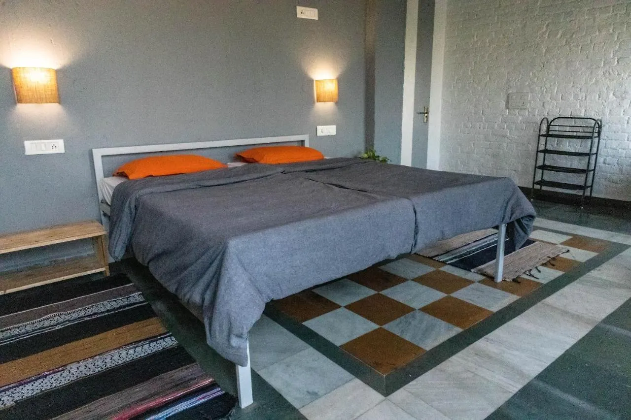 A Pousada J House Near Bhikaji Nova Deli 0*,