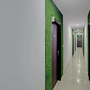 4* Hotel Oyo 81168 Collection O Dwarka Mor